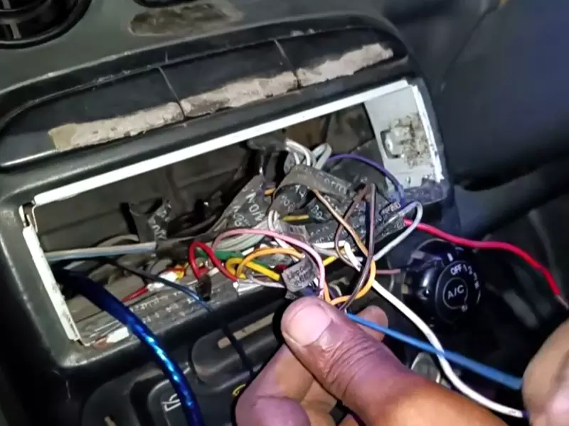 How to Install Car Amplifier And Subwoofer Diagram?