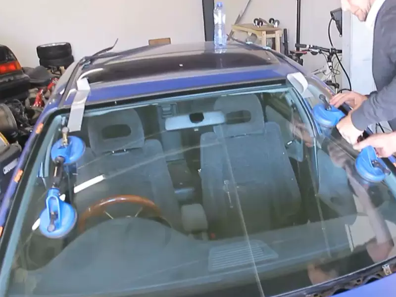 How to Install a Car Windshield: Expert Tips and Tricks